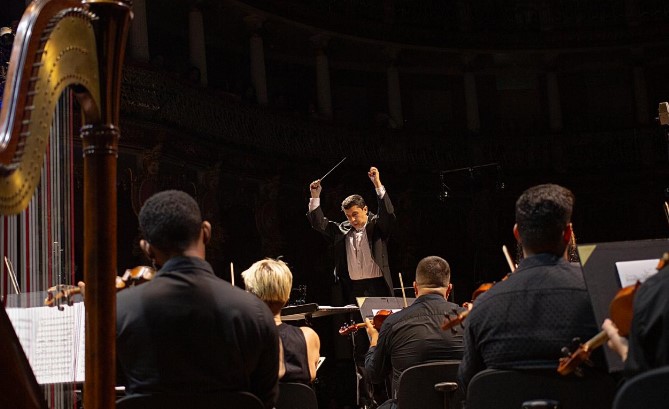 La Favorite emociona público no Teatro Amazonas