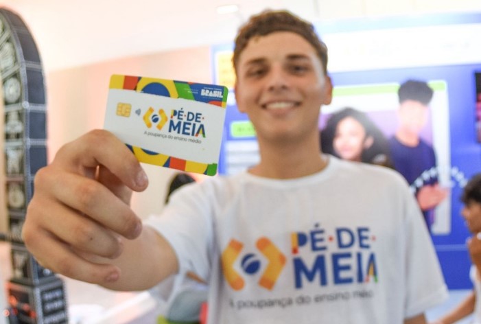 Estudantes recebem parcela do Pé-de-Meia na segunda (25)