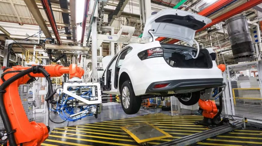 Produção de carros cresce 2,4% em abril e acumula alta de 5%
