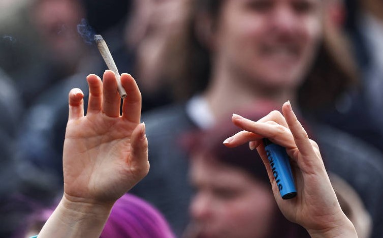 Consumo de drogas na juventude ligado a danos cognitivos