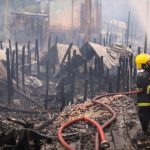 Explosão de botijão é apontada como causa de incêndio que atingiu mais de 20 casas no São Jorge, em Manaus.