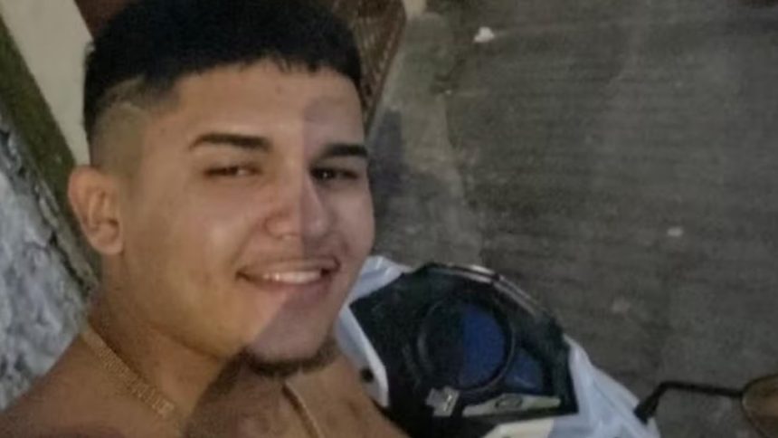 Carlos André, de 19 anos, morto durante abordagem da PM em Manaus. — Foto: Reprodução/Redes Sociais