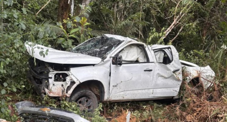 Acidente na AM-010 deixa três pessoas feridas