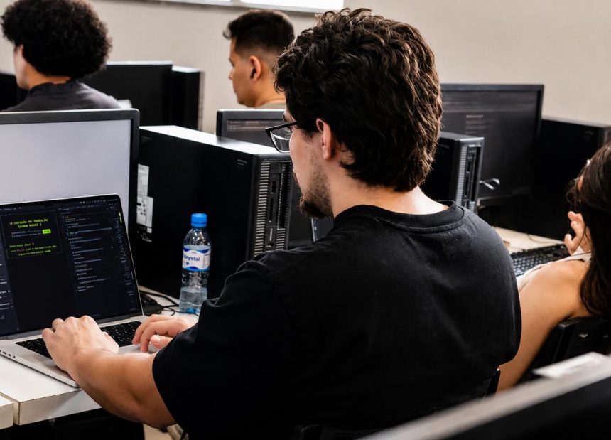 Projeto abre 10 mil vagas em curso de cibersegurança