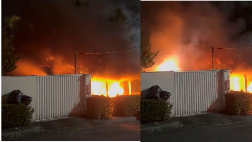 Casa é destruída por incêndio na zona centro-oeste em Manaus