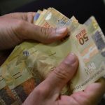 Brasileiros ainda têm R$ 10,3 bilhões esquecidos em bancos; veja como consultar