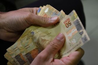 Brasileiros ainda têm R$ 10,3 bilhões esquecidos em bancos; veja como consultar