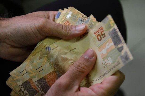 Brasileiros ainda têm R$ 10,3 bilhões esquecidos em bancos; veja como consultar
