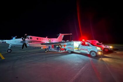 Pacientes em estado grave são transferidos de Parintins para Manaus em UTI aérea