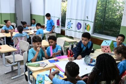 Piso nacional dos professores passa a ser de R$ 5,1 mil a partir de 2026