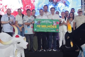 Roberto Cidade anuncia investimento ao festival de Parintins