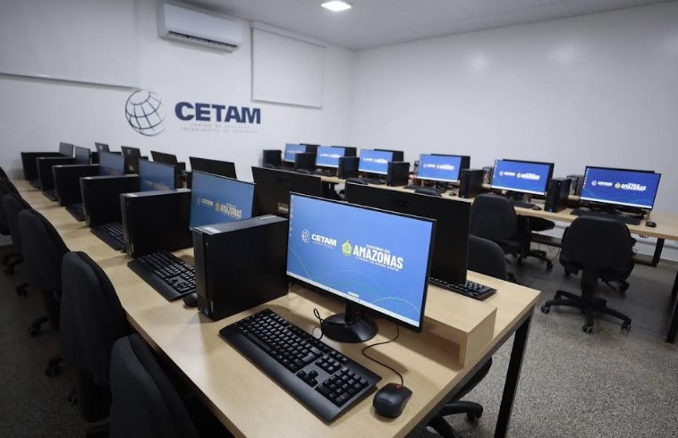 Laboratório de Informática do Cetam no Careiro Castanho.
