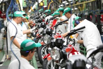 Produção de motocicletas já passa 900 mil unidades em 2026