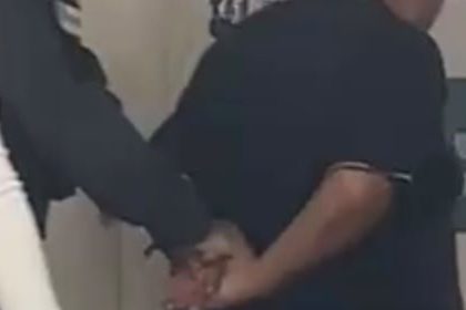 Homem é detido ao importunar sexualmente estudante no banheiro de centro de compras em Manaus