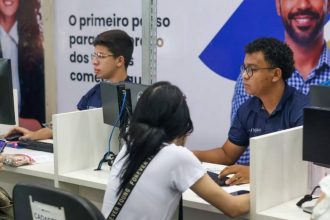 Auxiliar, cozinheiro, social mídia e mais 871 vagas no Sine