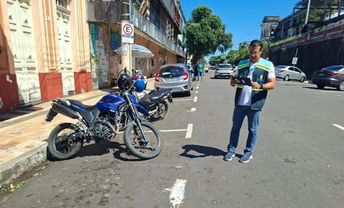 Zona Azul ignora vagas para idosos e PCDs em Manaus