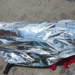 Motociclista morre após cair em buraco e colidir com poste em Manaus