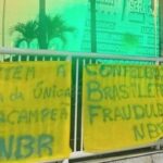 Protesto na sede da CBF cobra mudanças após eliminação do Brasil na Copa de 2026